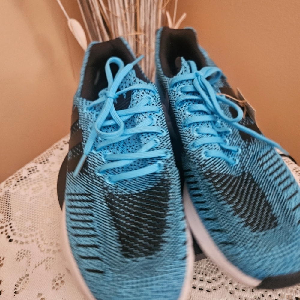 💞❤️Mens Adidas Knit Athletic Shoes - Unisex - NWOT❣️💚